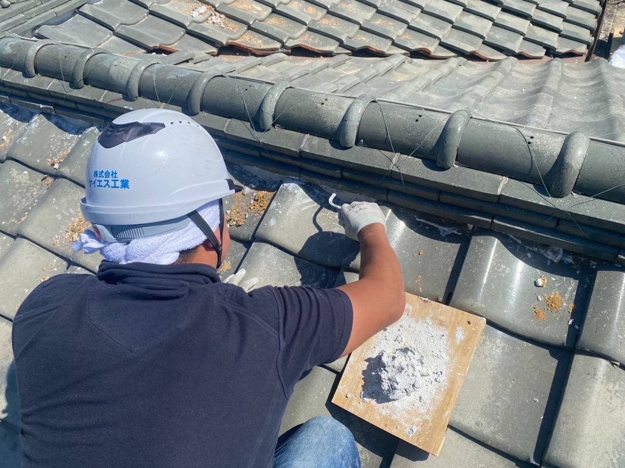 梅雨前必須❕❕瓦屋根の面戸漆喰工事